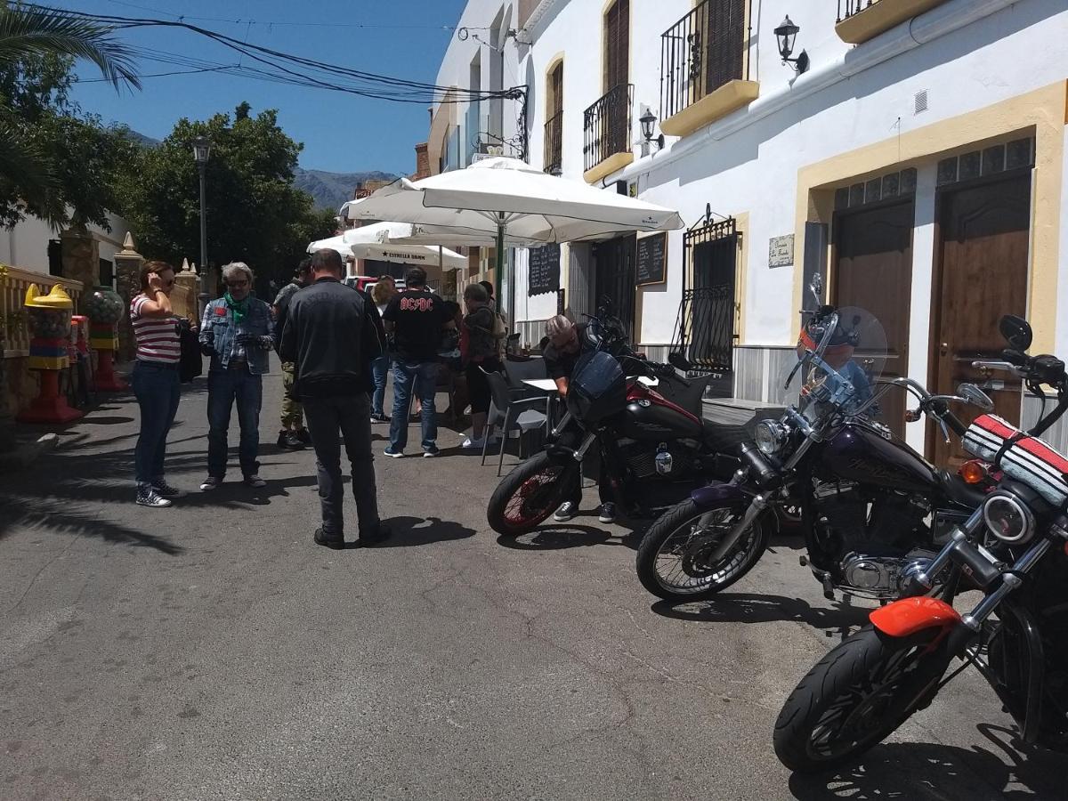 Pension La Fuente Абрусена Экстерьер фото